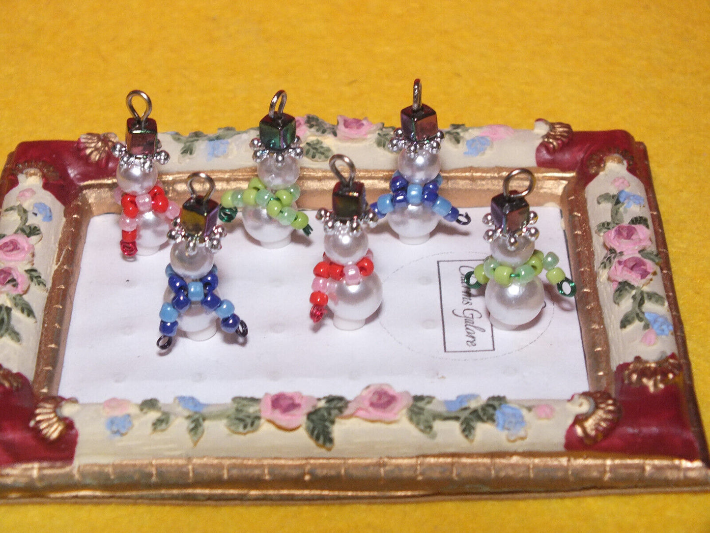 Scarf-wearing Snowman charms (6-12pcs, plain, on clasps or lanyards)