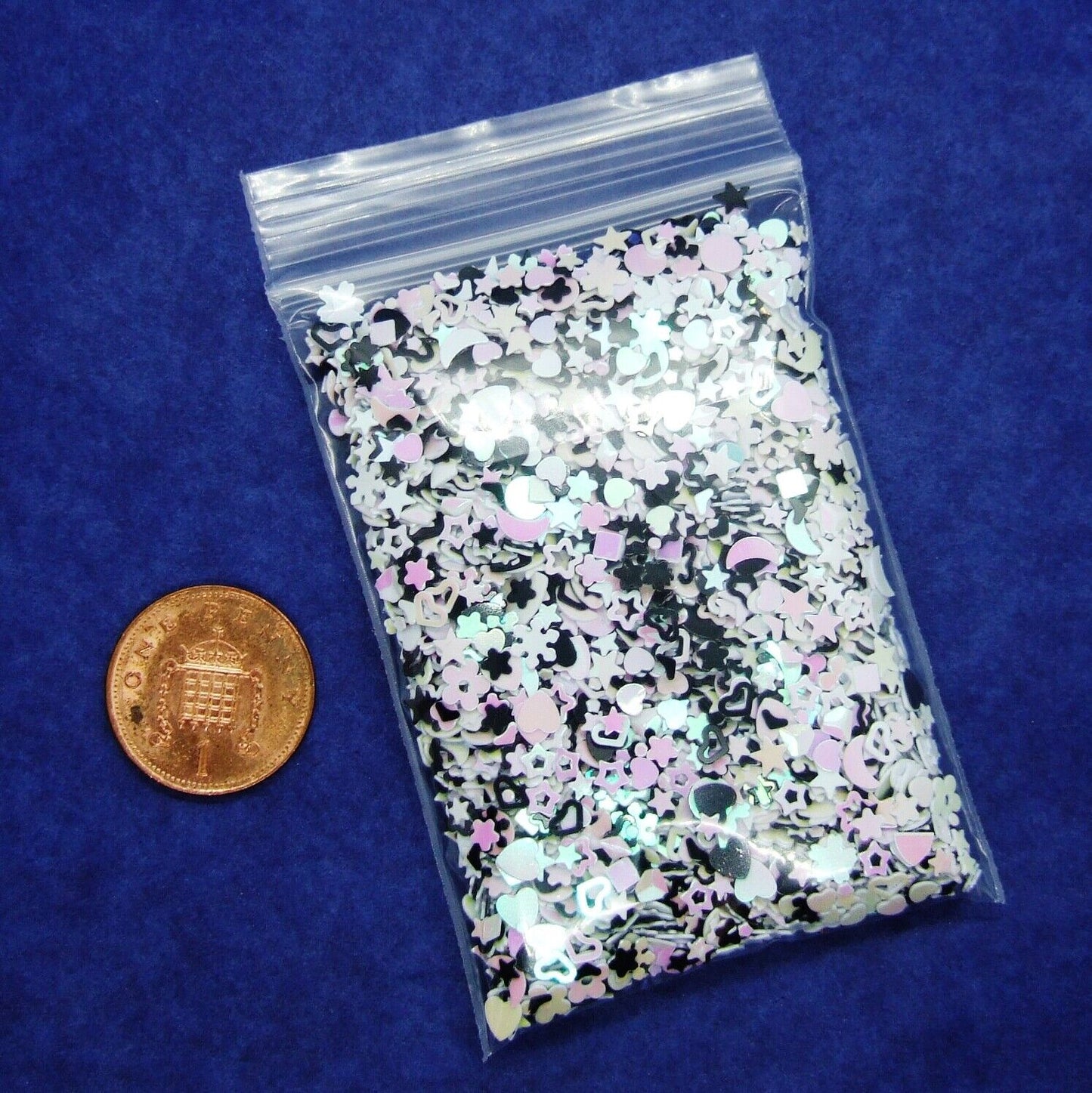Small mixed shapes, 15g pack, black / white mix with an AB finish