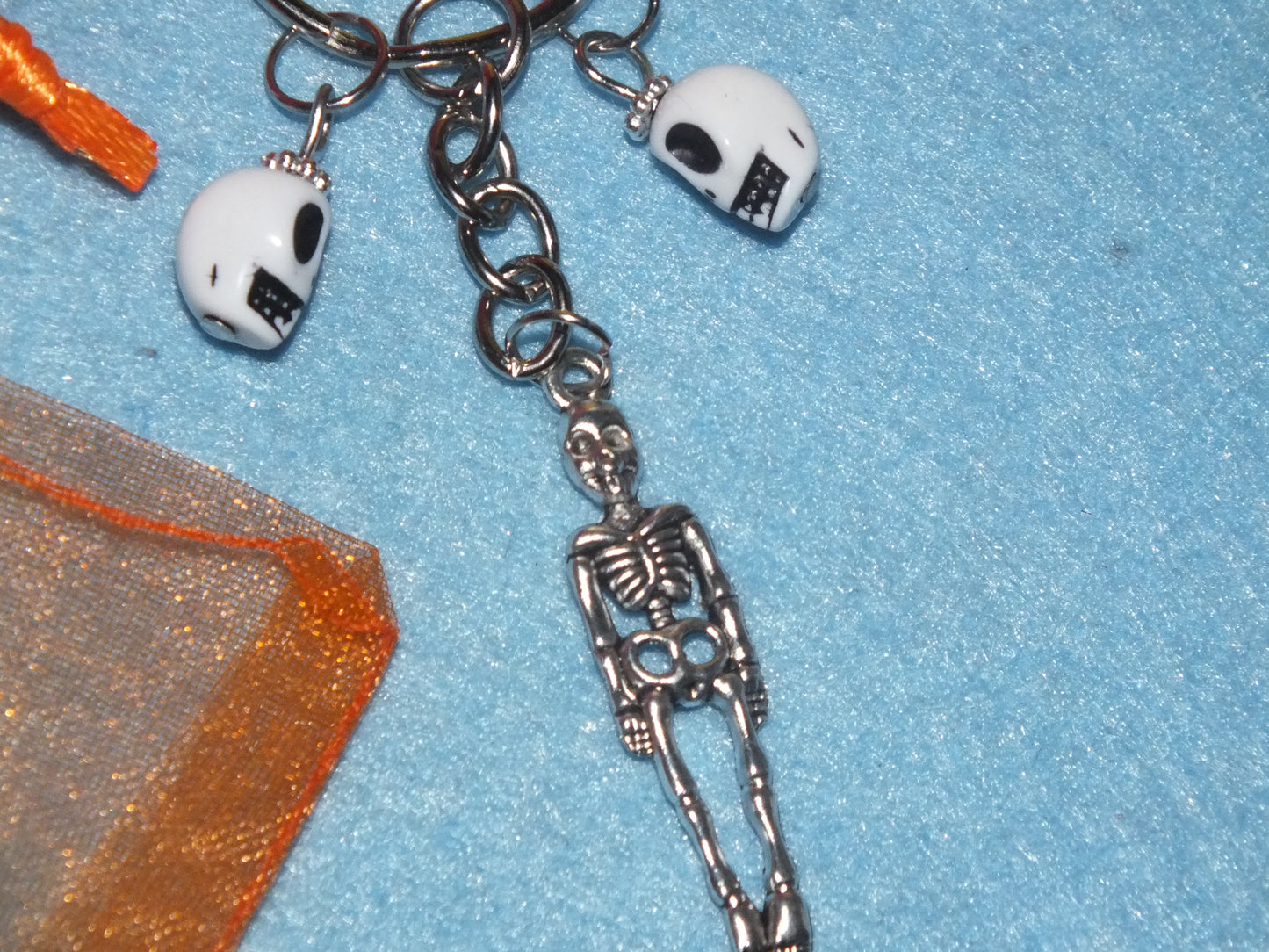 Halloween skeleton keyring with skulls - a spooky gift in organza bag!