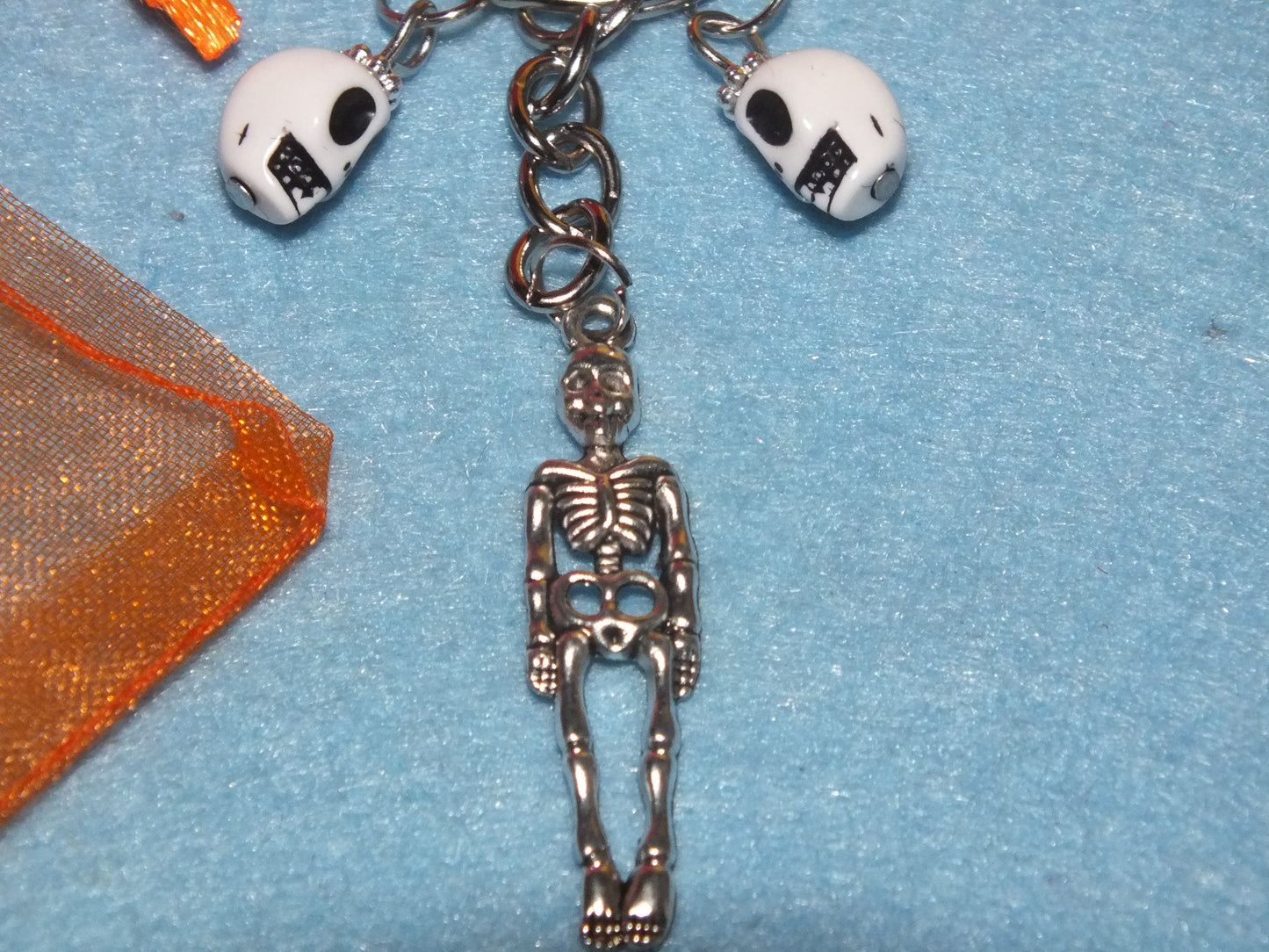 Halloween skeleton keyring with skulls - a spooky gift in organza bag!