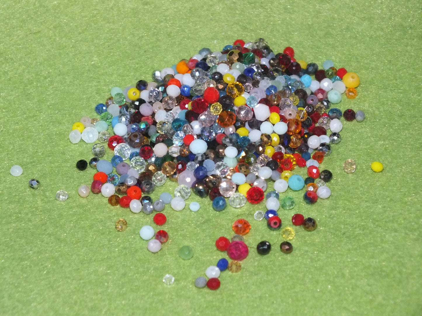 Faceted 2.5mm - 4mm glass abacus / rondelle beads selection box