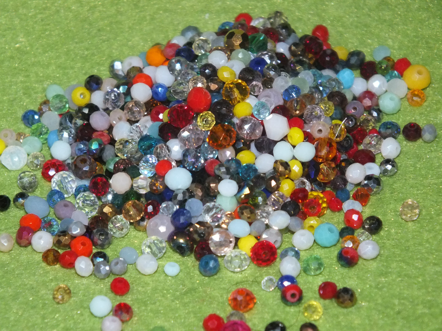Faceted 2.5mm - 4mm glass abacus / rondelle beads selection box