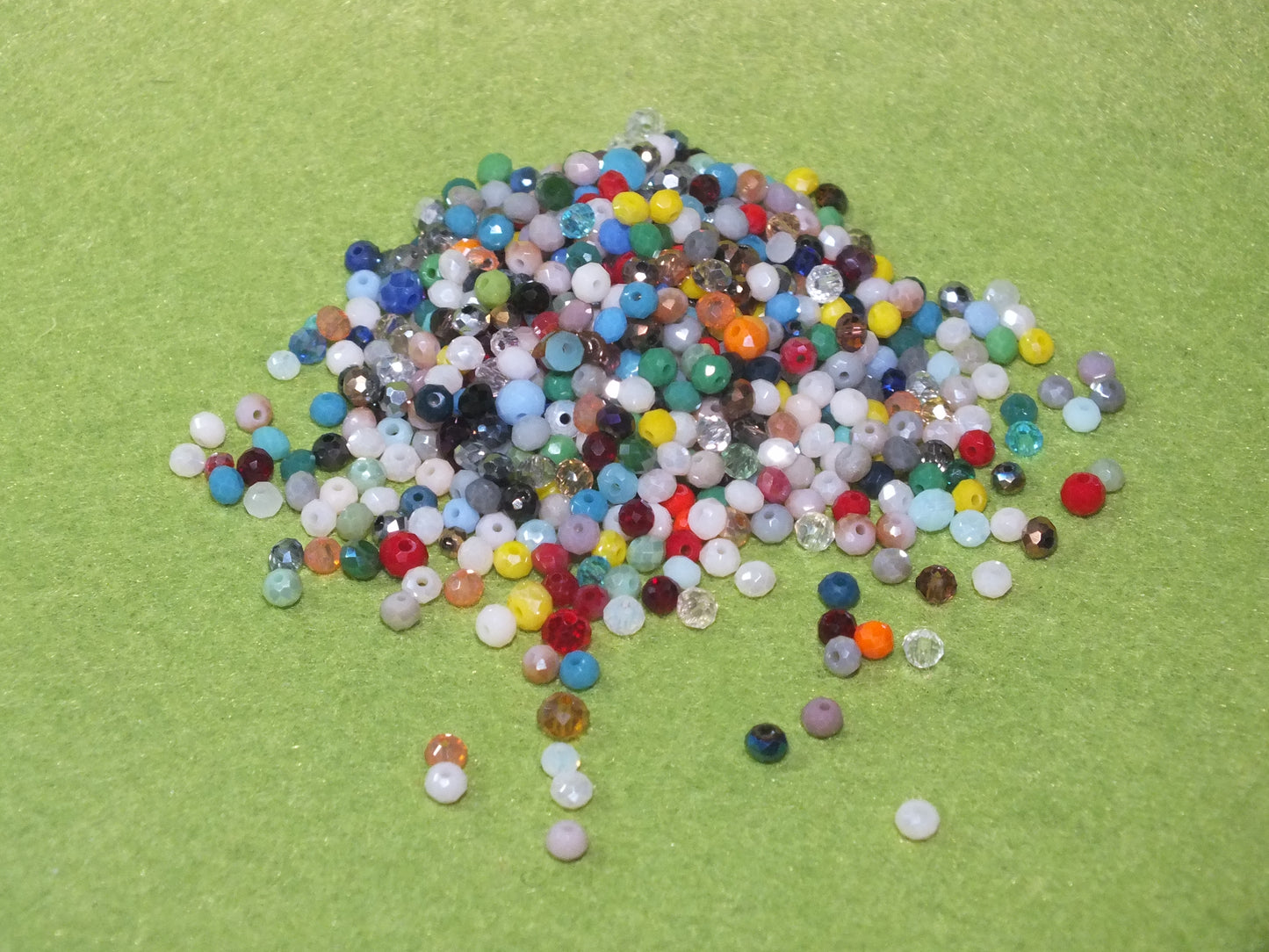 Faceted 2.5mm - 4mm glass abacus / rondelle beads selection box