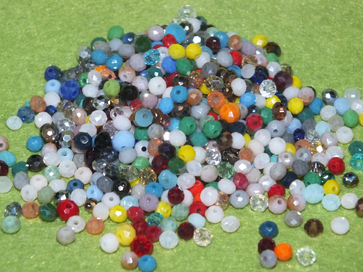 Faceted 2.5mm - 4mm glass abacus / rondelle beads selection box