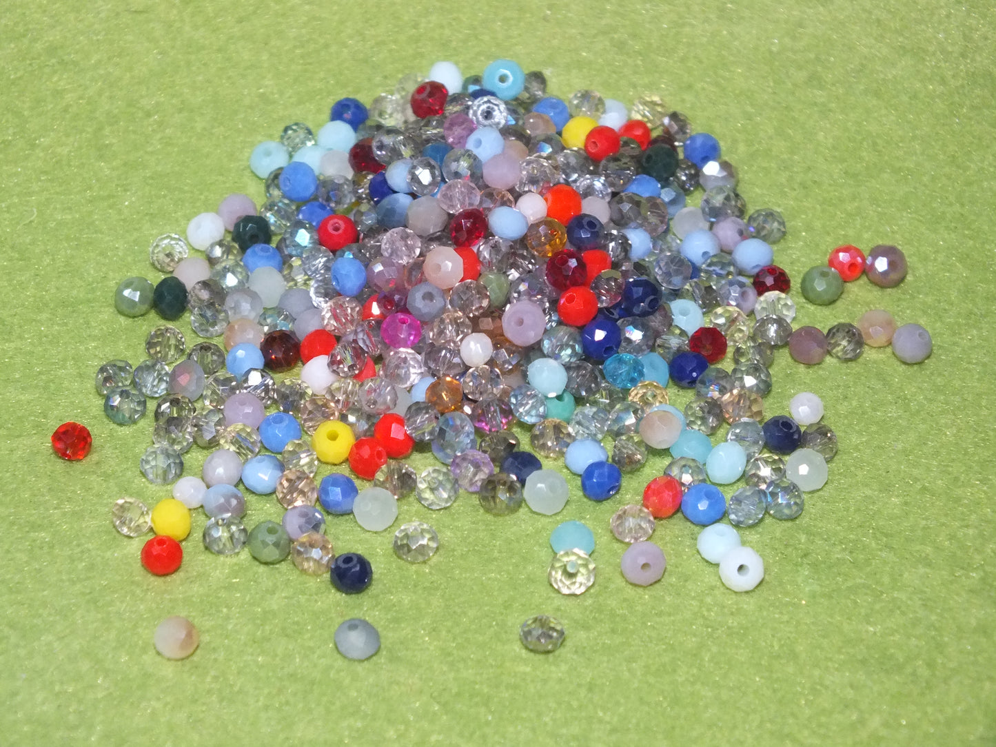 Faceted 2.5mm - 4mm glass abacus / rondelle beads selection box