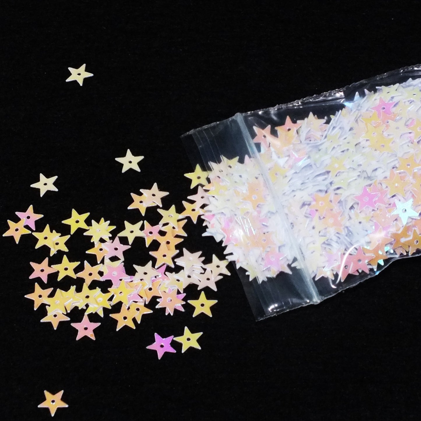 7mm pale pink pearlised star sequins, 15g pack (1,600pcs approx.)