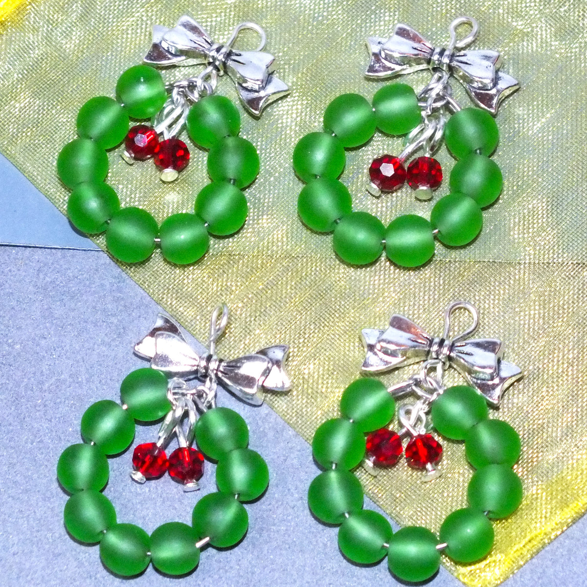4pcs Handmade Christmas Wreath Dangle Charms, Glass + Metal