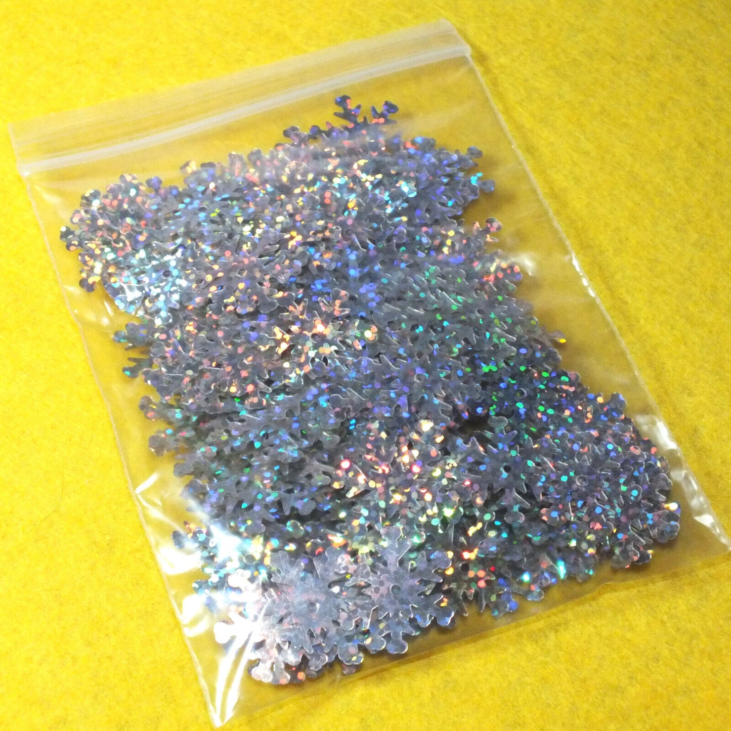 15g pack of 20mm silver snowflake sequins (250pcs approx.)