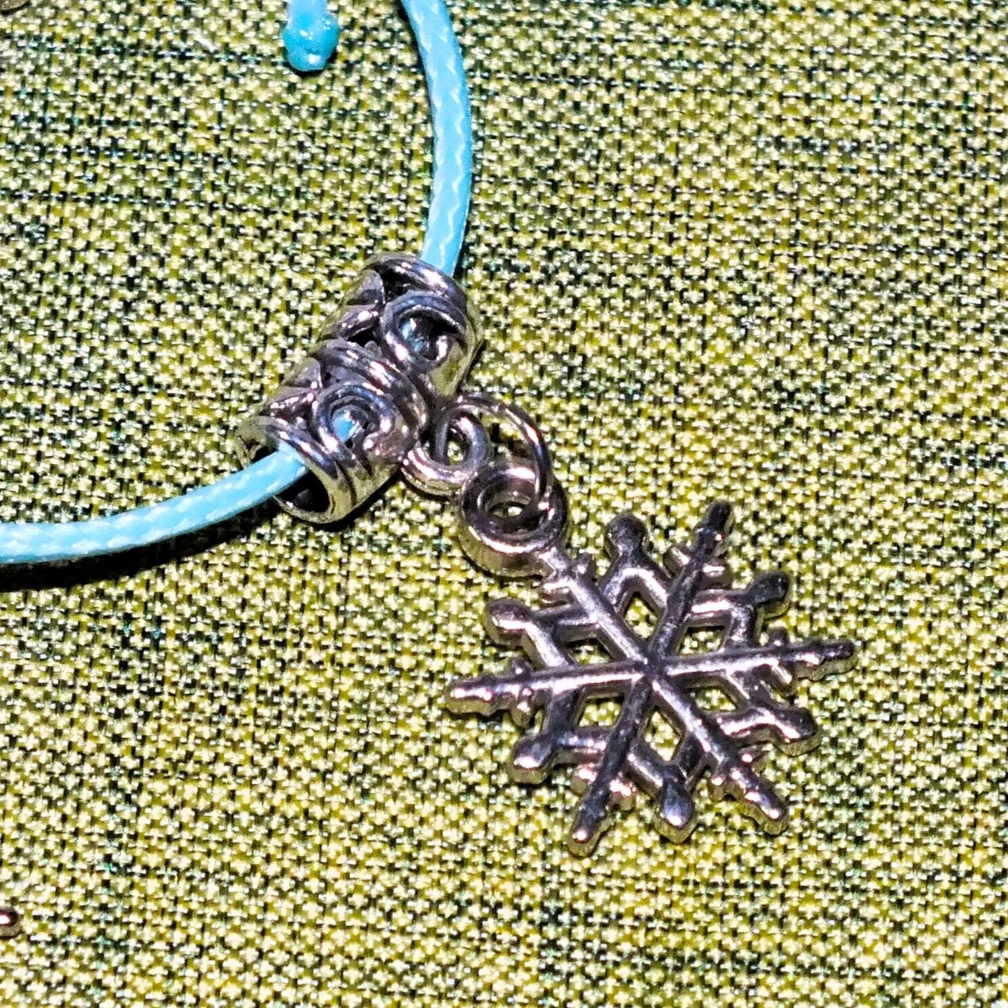 Adjustable multicoloured SNOWFLAKE / STAR / BUTTERFLY friendship charm bracelets, packs of 5 / 10 / 20 / 30
