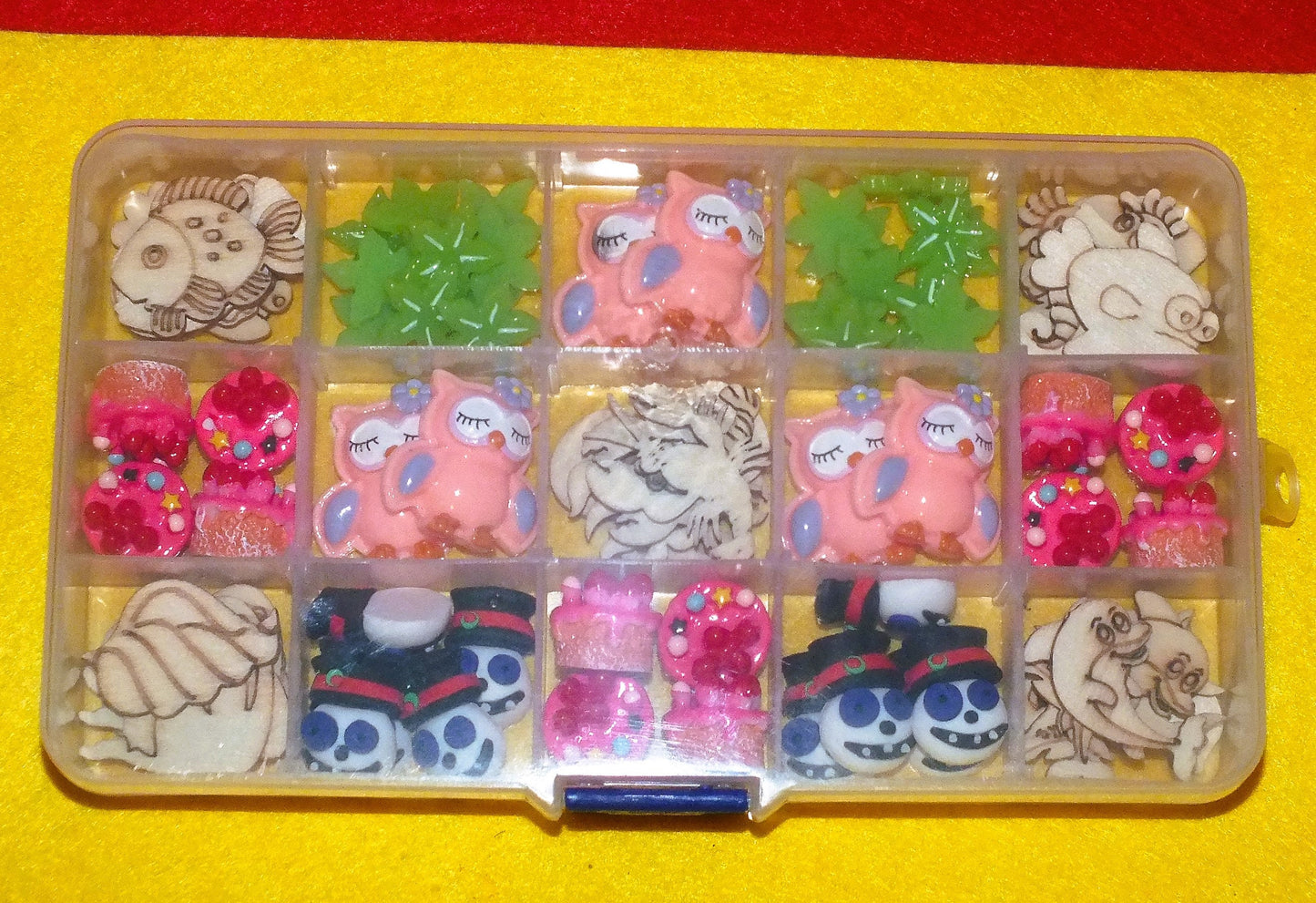 Cabochons box, mix of resin, clay and wood flat backed designs