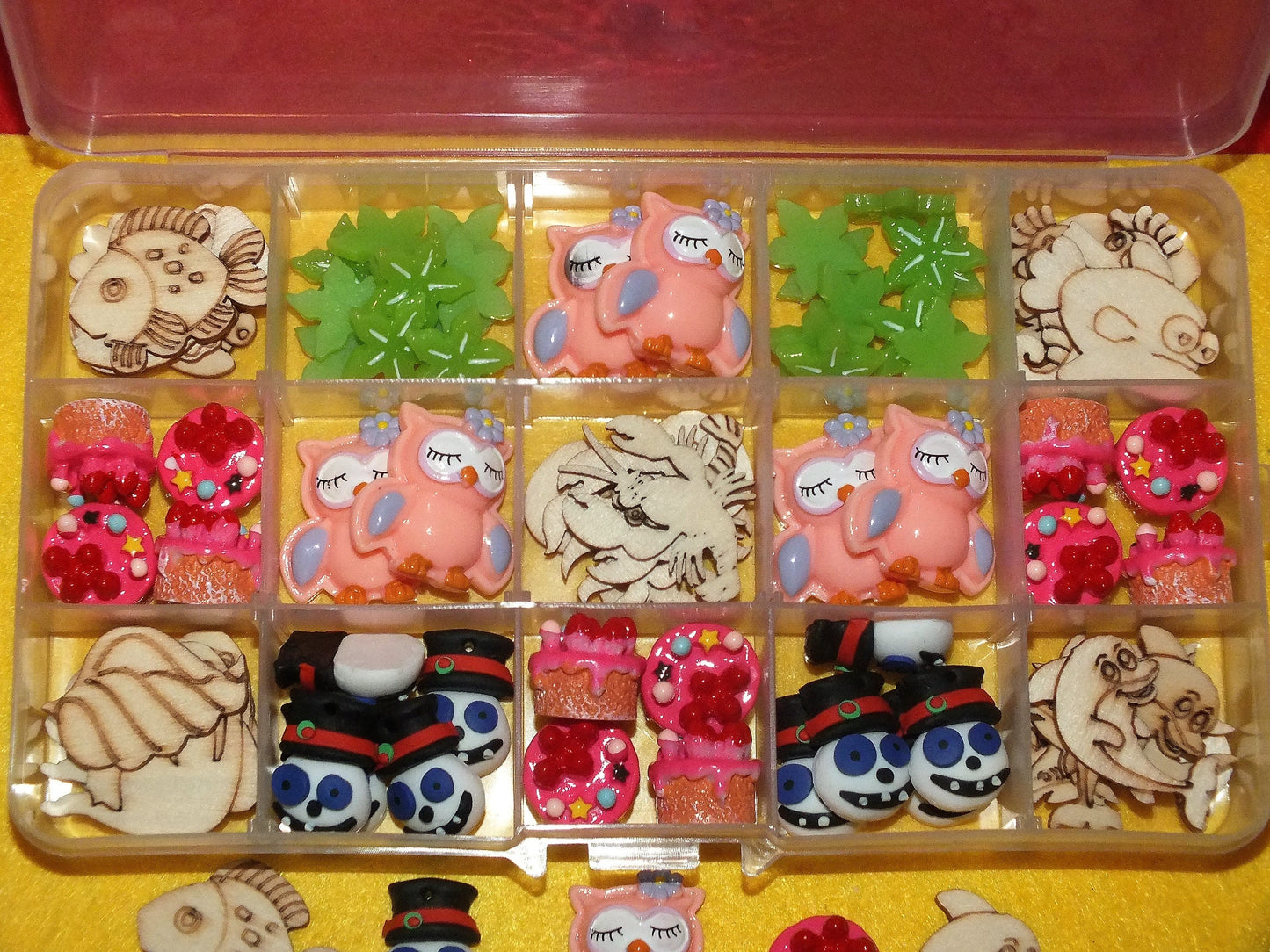 Cabochons box, mix of resin, clay and wood flat backed designs