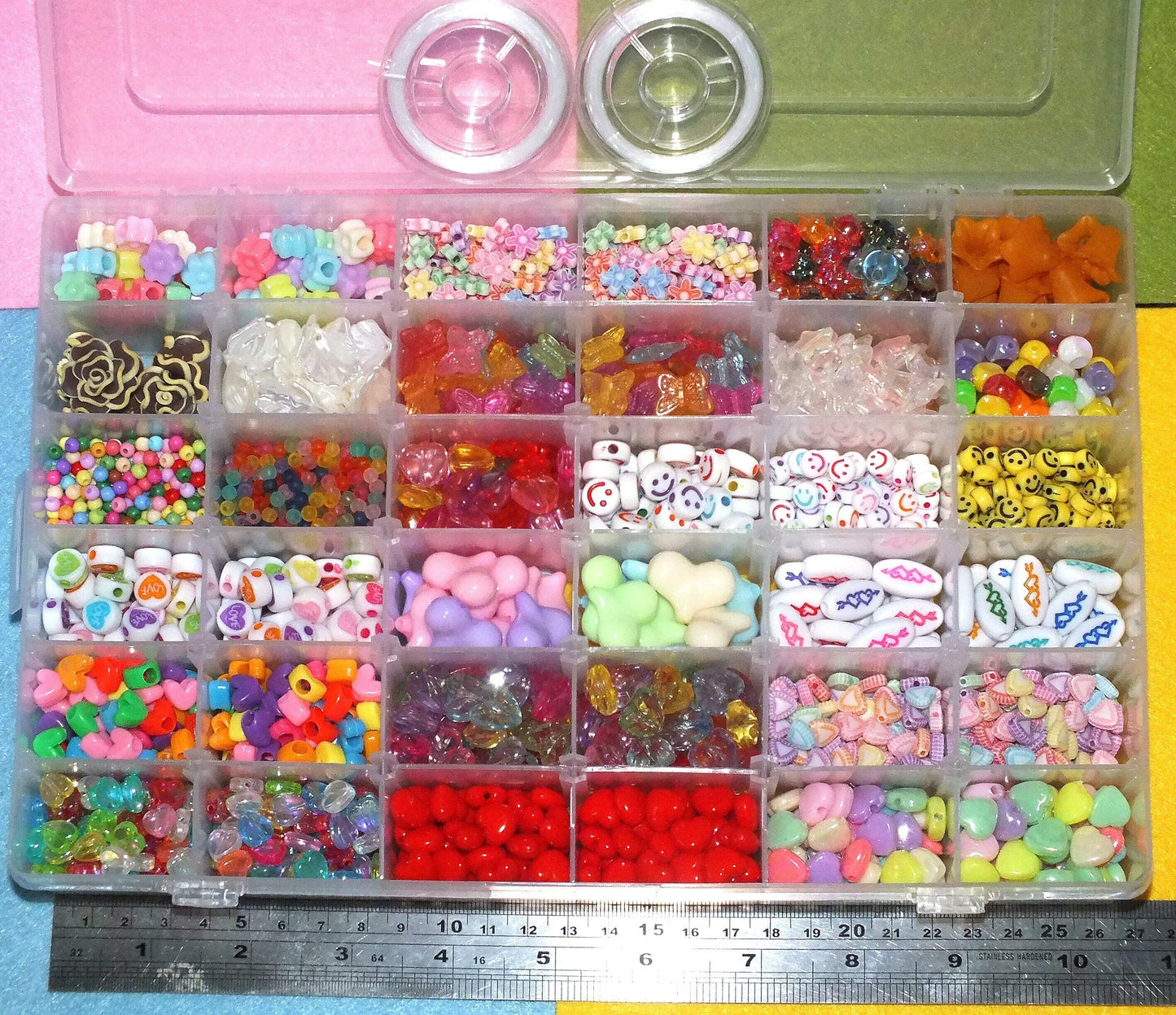 XL Crafting gift box with elastic - 3000+ beads including hearts, flowers, stars, faces, butterflies & more