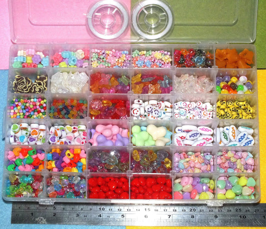 XL Crafting gift box with elastic - 3000+ beads including hearts, flowers, stars, faces, butterflies & more