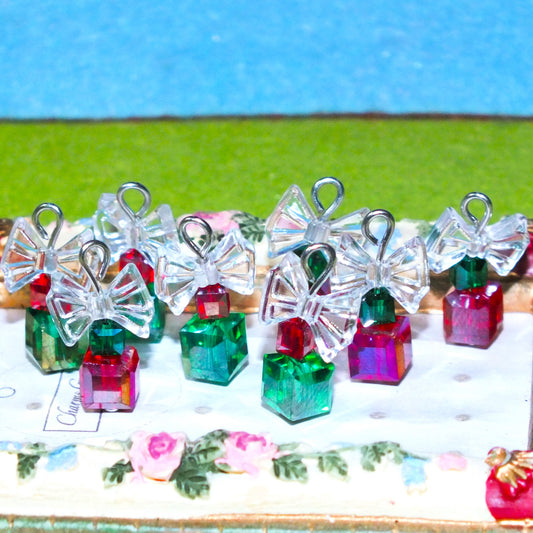 8pcs Handmade Christmas Present Charms, Red & Green Glass