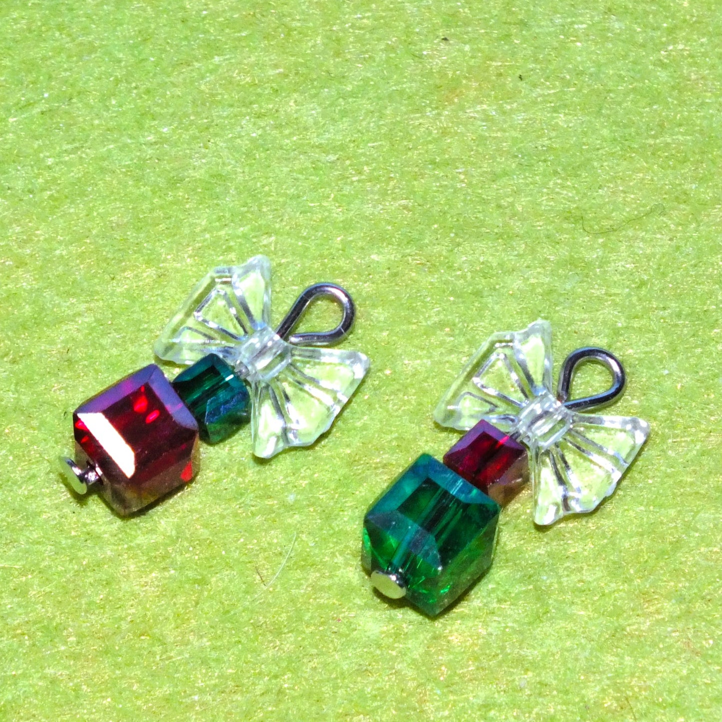 8pcs Handmade Christmas Present Charms, Red & Green Glass