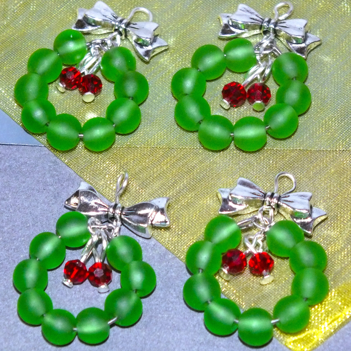 4pcs Handmade Christmas Wreath Dangle Charms, Glass + Metal