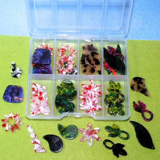 32pc box of beautiful large resin charms - Nature / abstract shapes