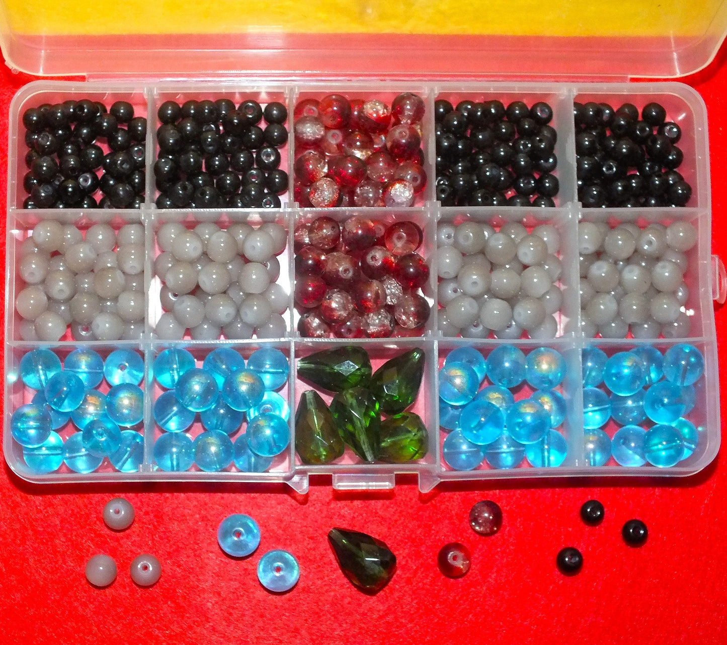 343pc craft box, pretty glass beads assortment.